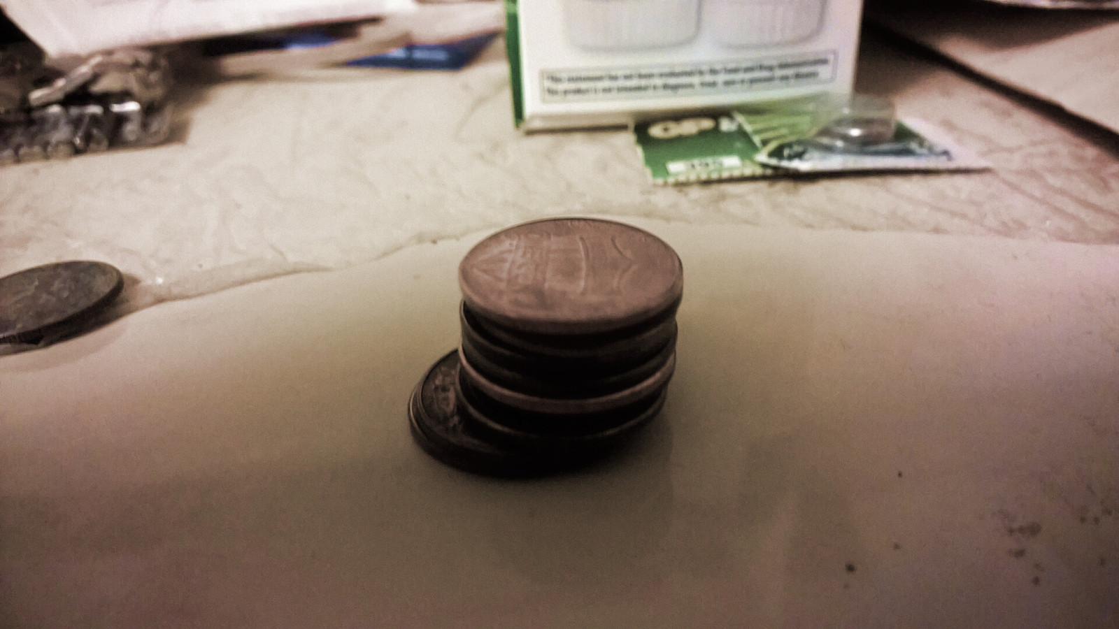硬貨を積み重ねた写真